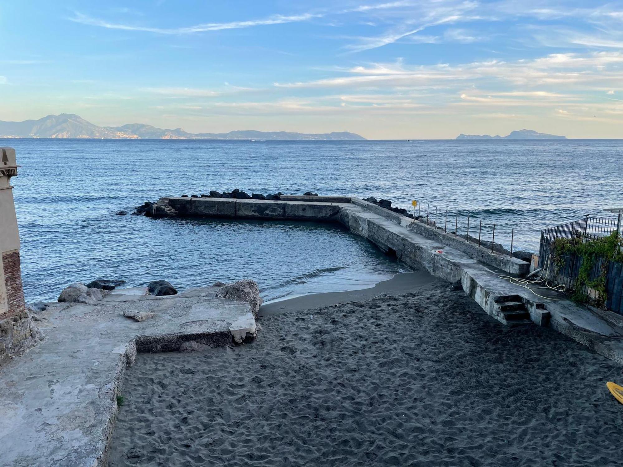La Casetta Con La Spiaggia Neapel Exteriör bild